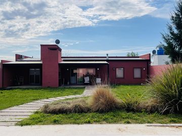 Casa de dos dormitorios en Sicardi en Venta