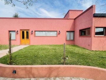 Casa de dos dormitorios en Sicardi en Venta