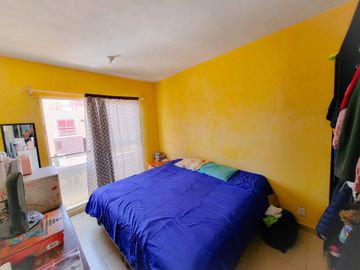 CASA EN VENTA EN FRACC. BOSQUES DE SANCTORUM CON EXCEDENTE DE TERRENO!