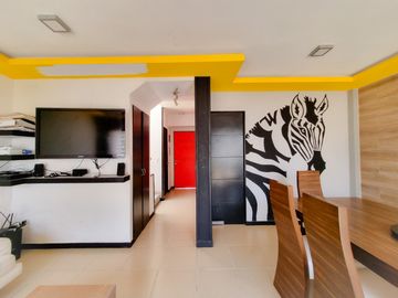 CASA EN VENTA EN FRACC. BOSQUES DE SANCTORUM CON EXCEDENTE DE TERRENO!