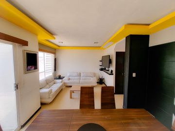 CASA EN VENTA EN FRACC. BOSQUES DE SANCTORUM CON EXCEDENTE DE TERRENO!