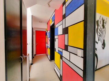CASA EN VENTA EN FRACC. BOSQUES DE SANCTORUM CON EXCEDENTE DE TERRENO!