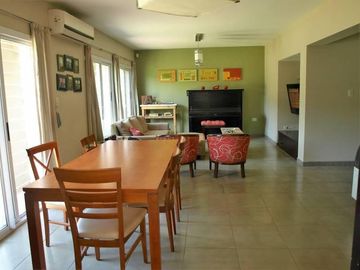 Casa impecable en Roldan, moderna , apta credito