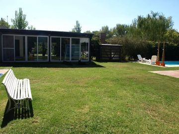 Casa impecable en Roldan, moderna , apta credito