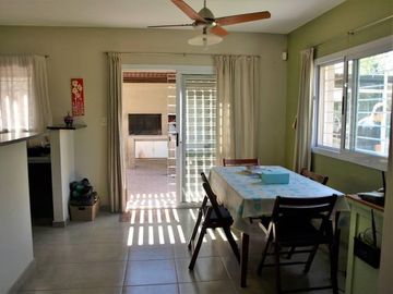 Casa impecable en Roldan, moderna , apta credito