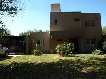 Casa impecable en Roldan, moderna , apta credito