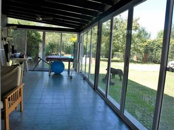 Casa impecable en Roldan, moderna , apta credito