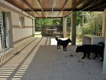 Casa impecable en Roldan, moderna , apta credito