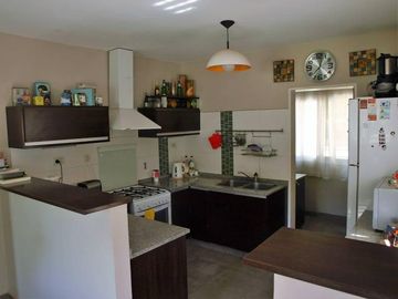 Casa impecable en Roldan, moderna , apta credito