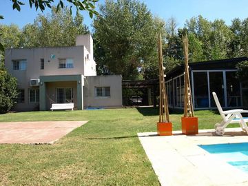Casa impecable en Roldan, moderna , apta credito