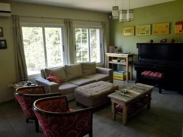 Casa impecable en Roldan, moderna , apta credito