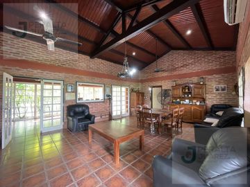 Linda Casa Quinta  en Paso de la Patria