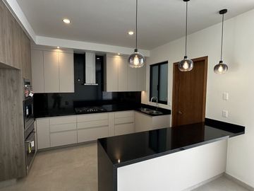 Hermosa casa en VENTA Parque Metropolitano en coto