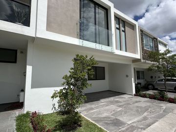Hermosa casa en VENTA Parque Metropolitano en coto