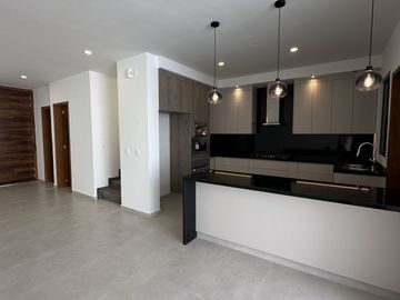 Hermosa casa en VENTA Parque Metropolitano en coto