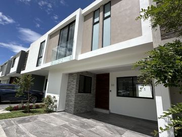 Hermosa casa en VENTA Parque Metropolitano en coto