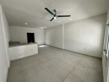 CASA EN VENTA EN COLONIA SANTA ROSA SOBRE CALLE PRINCIPAL.