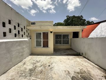 CASA EN VENTA EN COLONIA SANTA ROSA SOBRE CALLE PRINCIPAL.