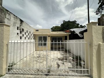 CASA EN VENTA EN COLONIA SANTA ROSA SOBRE CALLE PRINCIPAL.