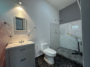 CASA EN VENTA UBICADA EN SAN SEBASTIAN, CENTRO DE MERIDA.