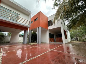 CASA EN VENTA UBICADA EN SAN SEBASTIAN, CENTRO DE MERIDA.