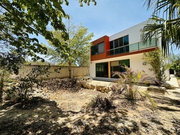 CASA EN VENTA UBICADA EN SAN SEBASTIAN, CENTRO DE MERIDA.