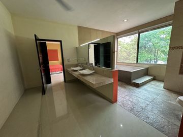 CASA EN VENTA UBICADA EN SAN SEBASTIAN, CENTRO DE MERIDA.