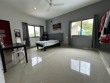 CASA EN VENTA UBICADA EN SAN SEBASTIAN, CENTRO DE MERIDA.