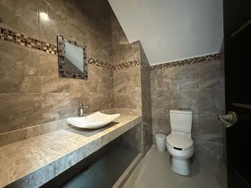 CASA EN VENTA UBICADA EN SAN SEBASTIAN, CENTRO DE MERIDA.