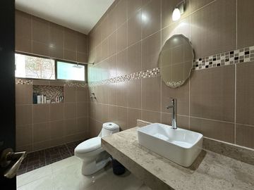 CASA EN VENTA UBICADA EN SAN SEBASTIAN, CENTRO DE MERIDA.