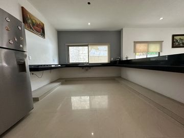 CASA EN VENTA UBICADA EN SAN SEBASTIAN, CENTRO DE MERIDA.
