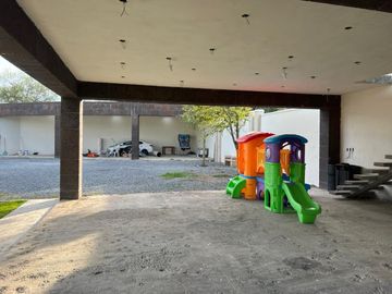 Quinta en  VENTA con alberca Los Lirios Montemoprelos