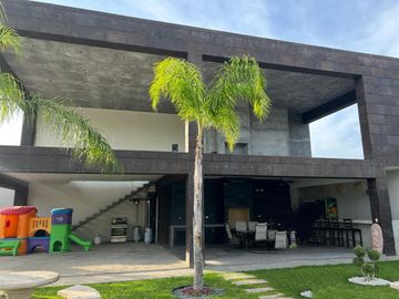 Quinta en  VENTA con alberca Los Lirios Montemoprelos