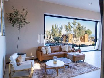 HERMOSA CASA NUEVA CON ALBERCA EN VALLE DE GUADALUPE