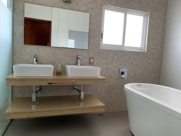 VENTA CASA CON ALBERCA EN LOMAS DE TETELA, CUARNAVACA, MORELOS