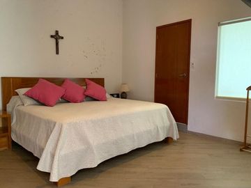 VENTA CASA CON ALBERCA EN LOMAS DE TETELA, CUARNAVACA, MORELOS