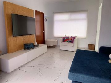 VENTA CASA CON ALBERCA EN LOMAS DE TETELA, CUARNAVACA, MORELOS