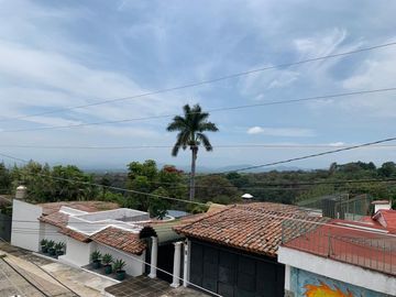 VENTA CASA CON ALBERCA EN LOMAS DE TETELA, CUARNAVACA, MORELOS