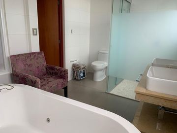 VENTA CASA CON ALBERCA EN LOMAS DE TETELA, CUARNAVACA, MORELOS