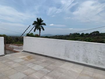 VENTA CASA CON ALBERCA EN LOMAS DE TETELA, CUARNAVACA, MORELOS