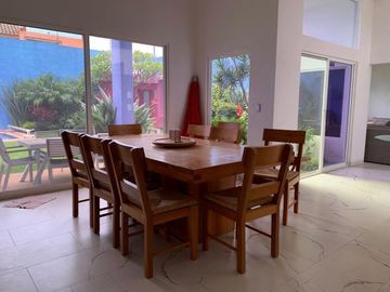 VENTA CASA CON ALBERCA EN LOMAS DE TETELA, CUARNAVACA, MORELOS
