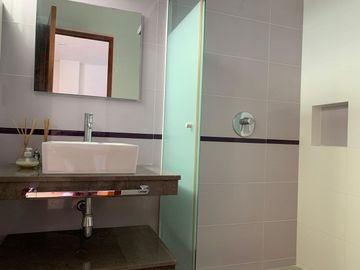 VENTA CASA CON ALBERCA EN LOMAS DE TETELA, CUARNAVACA, MORELOS