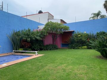 VENTA CASA CON ALBERCA EN LOMAS DE TETELA, CUARNAVACA, MORELOS