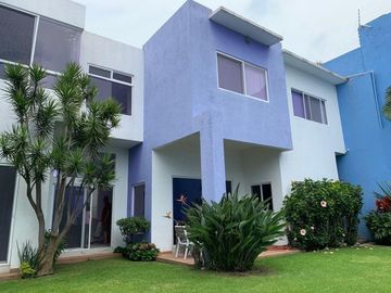 VENTA CASA CON ALBERCA EN LOMAS DE TETELA, CUARNAVACA, MORELOS