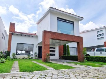Casa en Venta en Metepec, Fracc. Palma Real a 15 min de Galerias Metepec