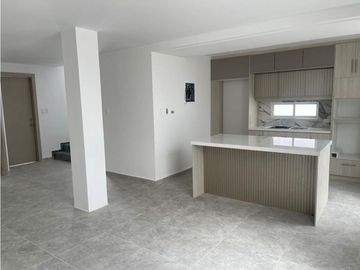 CASAS INDEPENDIENTES CON PISCINA EN VENTA SECTOR SUR DE MANTA