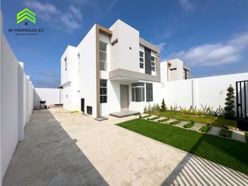 CASAS INDEPENDIENTES CON PISCINA EN VENTA SECTOR SUR DE MANTA