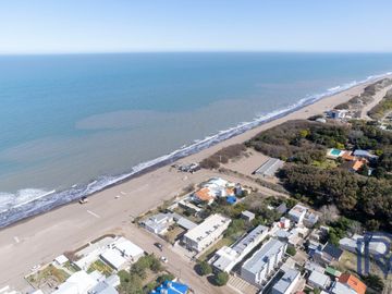 Dúplex en venta de 2 dormitorios c/ cochera en Monte Hermoso