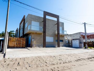 Dúplex en venta de 2 dormitorios c/ cochera en Monte Hermoso