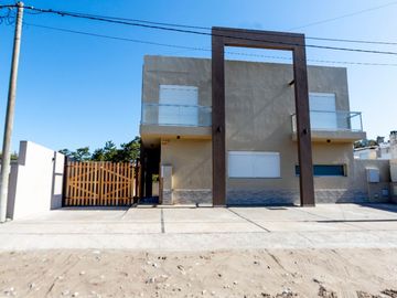 Dúplex en venta de 2 dormitorios c/ cochera en Monte Hermoso